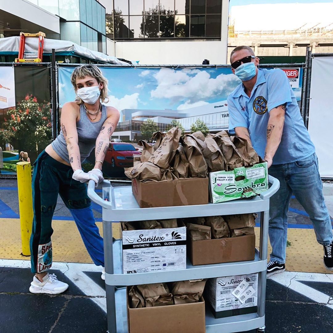 Miley Cyrus And Cody Simpson Deliver Tacos To Healthcare Workers